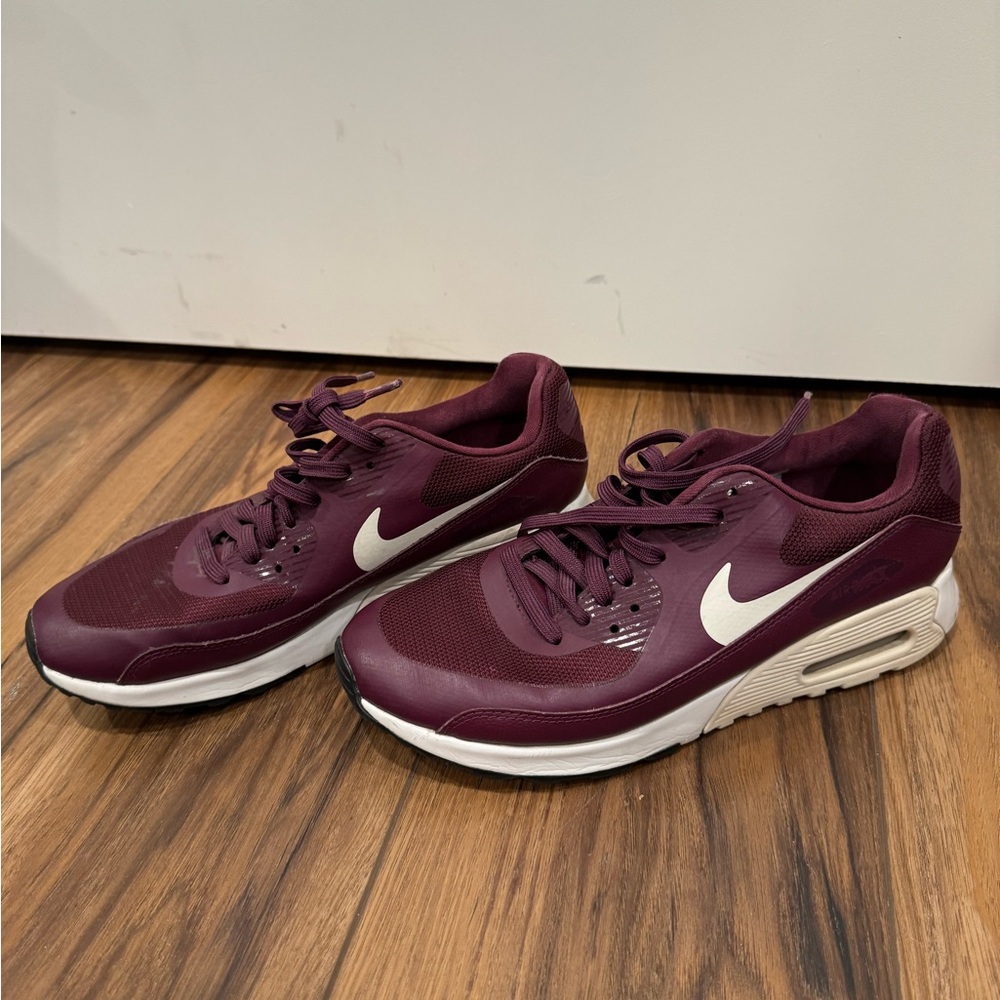 Nike Men's Maroon Athletic Sneakers with White Swoosh - Picture 3 of 6